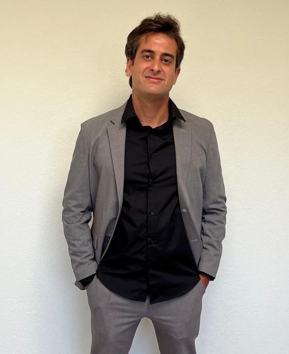 Guillermo Bale — marketing for non-profits expert, founder of Roilogy, and creator of the Data-to-Donor Accelerator program